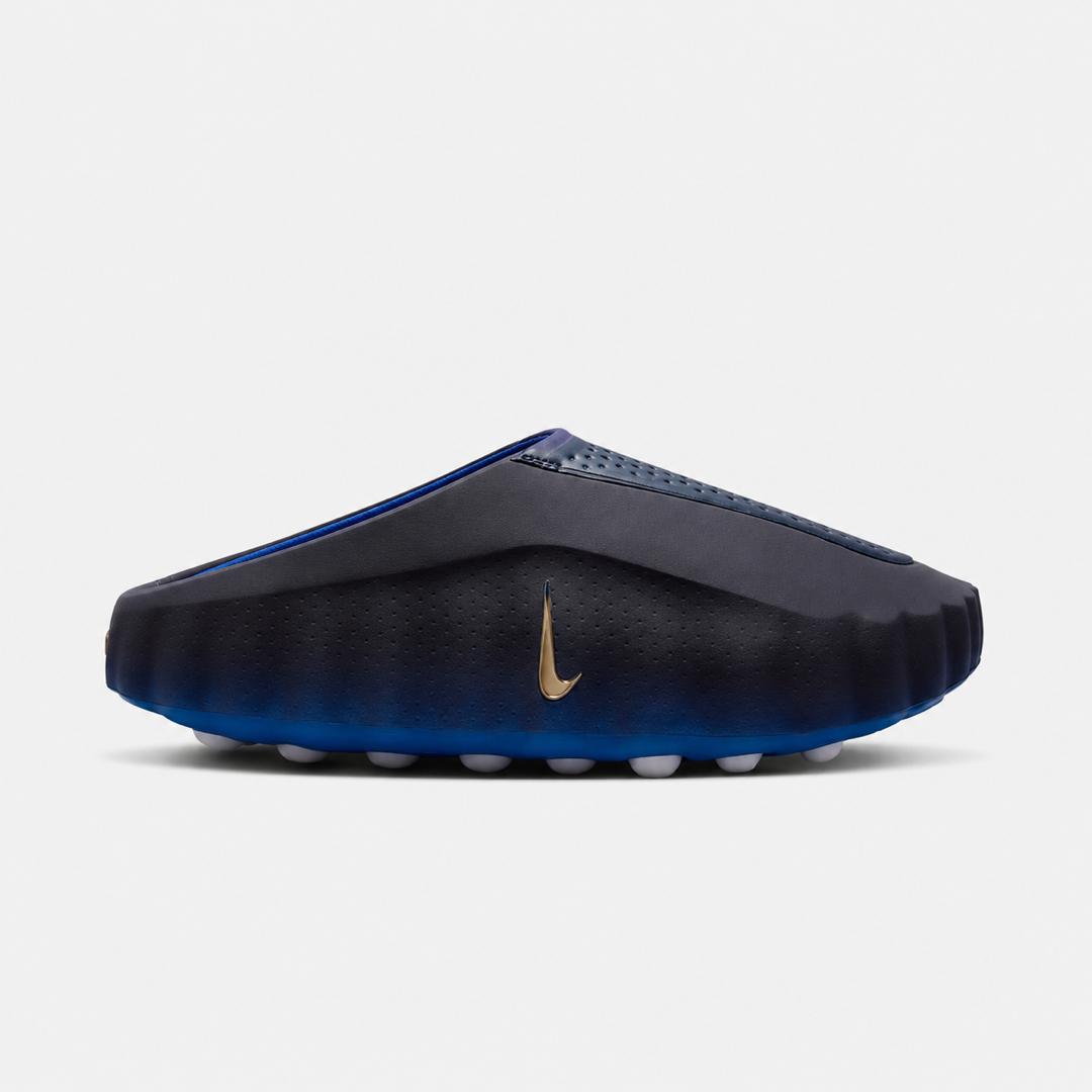 سلیپر نایک مدل Nike Mind 001 رنگ سرمه ای با زیره آبی و لوگوی طلایی