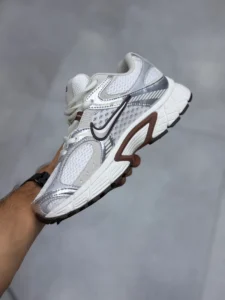 نایک وی فایو آر ان آر سفید سیلور قهوه ای Nike V5 RNR Sail Fauna Brown Phantom Light Orewood Brown - تصویر 4