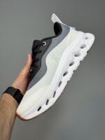 کتونی آن رانینگ کلودتیلت سفید خاکستری مشکی On Running Cloudtilt 2 LOEWE Grey & Black - تصویر 4