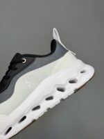 کتونی آن رانینگ کلودتیلت سفید خاکستری مشکی On Running Cloudtilt 2 LOEWE Grey & Black - تصویر 7